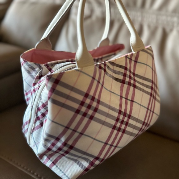 LAST DAY ‼️ EUC Rare Burberry Blue Label Pink & White Novacheck Canvas Tote Bag - Picture 4 of 17